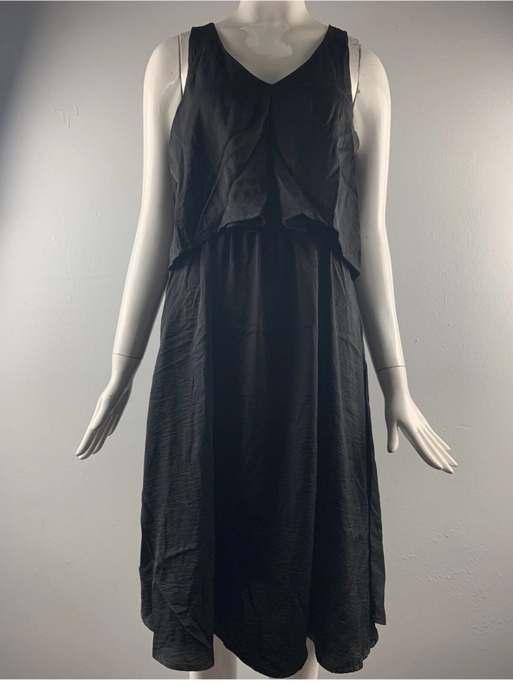 bobeau Black Sleeveless Layered V-Neck Midi Dress